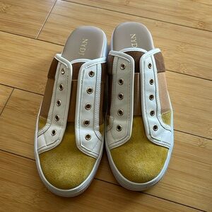 Women Mules Slide Platform Sandals Multi Colored Size 7 Worn Once Dolce Vita